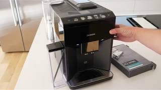 Siemens EQ500 integral Kaffeevollautomat – Entkalken [upl. by Ettenom]