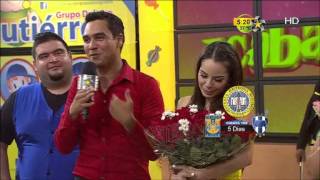 Pollo llega con todo y mariachi a felicitar a Arely [upl. by Eillak]