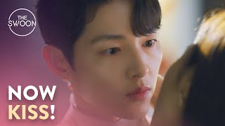 Jeon Yeobeen answers Song Joongki’s quotproposalquot with a kiss  Vincenzo Ep 14 ENG SUB [upl. by Quill]