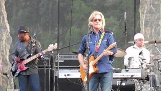 Hall and Oates perform quotManeaterquot quotOut of Touchquot at Artpark [upl. by Reivazx590]