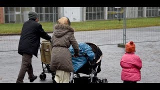 Flüchtlinge Der Familiennachzug nach Deutschland verläuft schleppend [upl. by Eanad495]