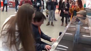 FLASH PIANO MOB BOOGIE WOOGIE THE MALL [upl. by Mikel]