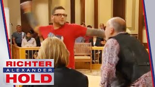 Angeklagter kriegt aufs Maul Zeuge flippt aus  10 Jahre Special  22  Richter Alexander Hold [upl. by Leggat]