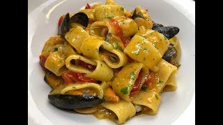 PASTA PATATE E COZZE  CUCINANDOMELAGODO [upl. by Nyletak670]