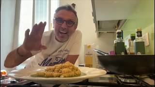 Fusilli con pesto di basilico e rucola  IORESTOACASAe cucino  BRUNO BARBIERI [upl. by Mira]