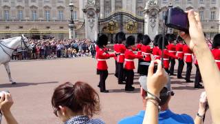 relève de la garde royale buckingham palace [upl. by Haziza299]