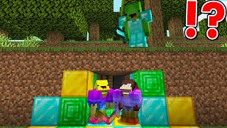 GOD HACKER VS Hunter in Minecraft [upl. by Westmoreland]