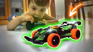 O CARRINHO DE CONTROLE REMOTO MAIS RAPIDO QUE UM RATO RC Car Toy Drift Racing Fast Lane Toys R Us [upl. by Neveda]