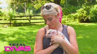 Alexa Bliss and Nia Jax visit a pig farm Total Divas Dec 6 2017 [upl. by Fortunio]